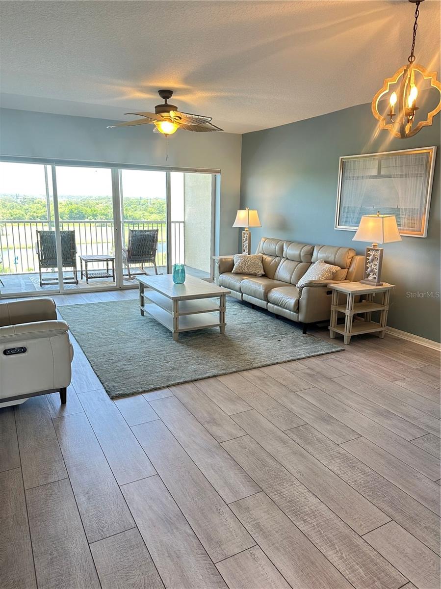 1200 COUNTRY CLUB DR #6402