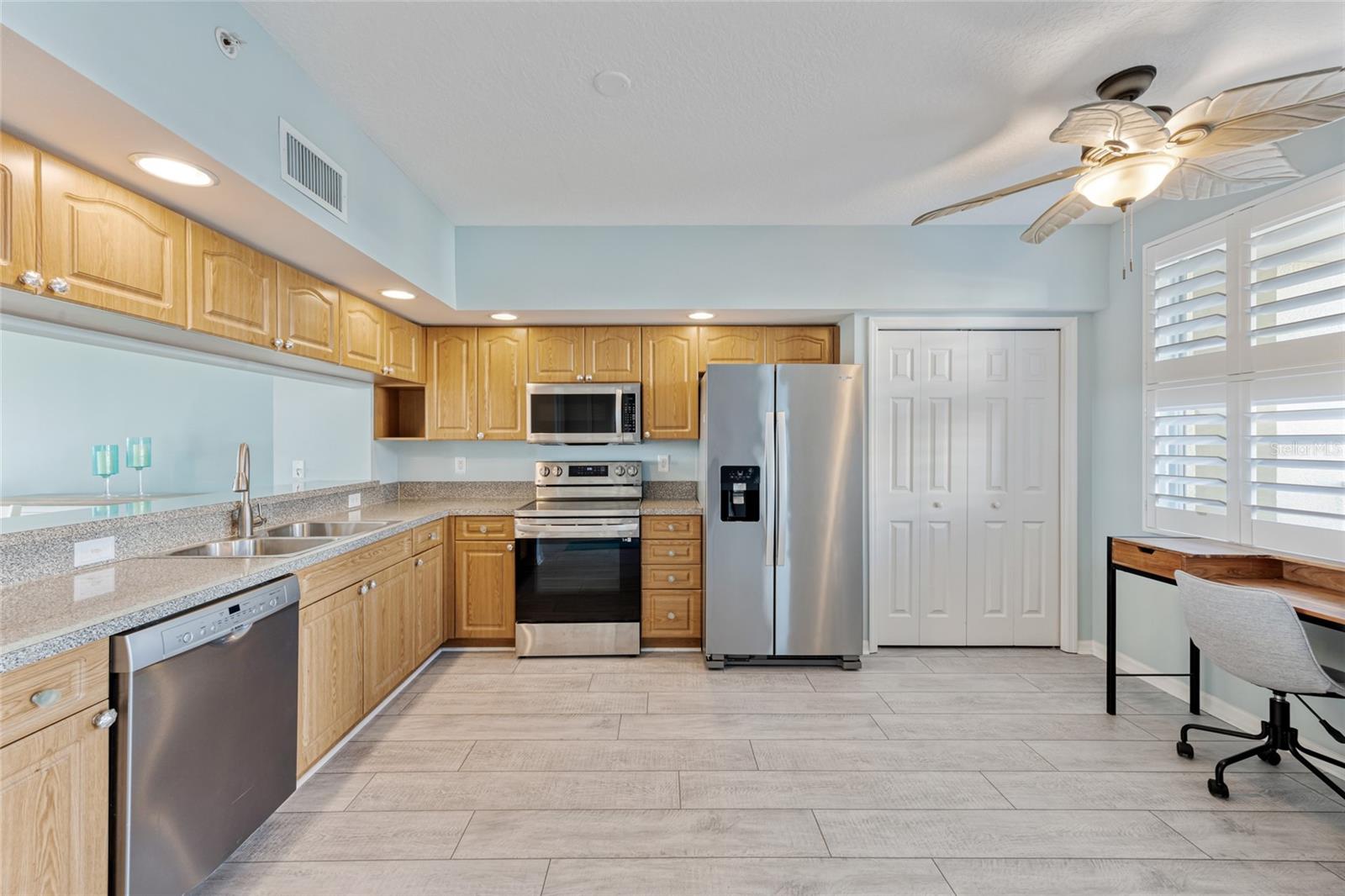 1200 COUNTRY CLUB DR #6402