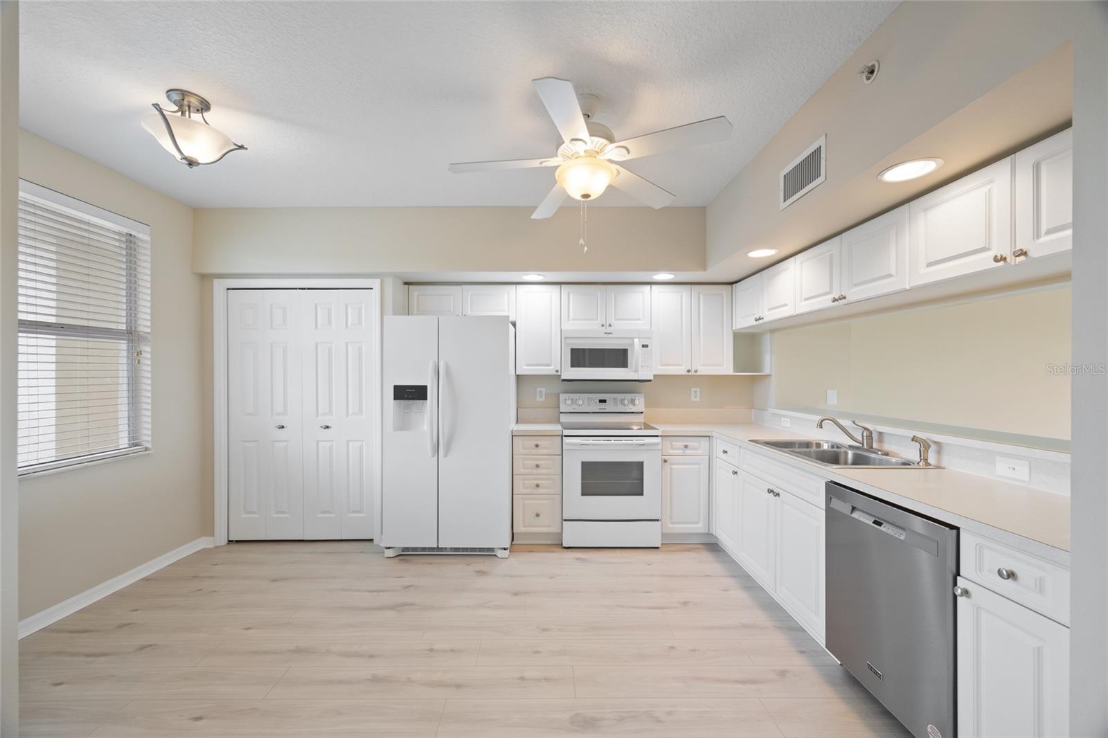 1200 COUNTRY CLUB DR #6305