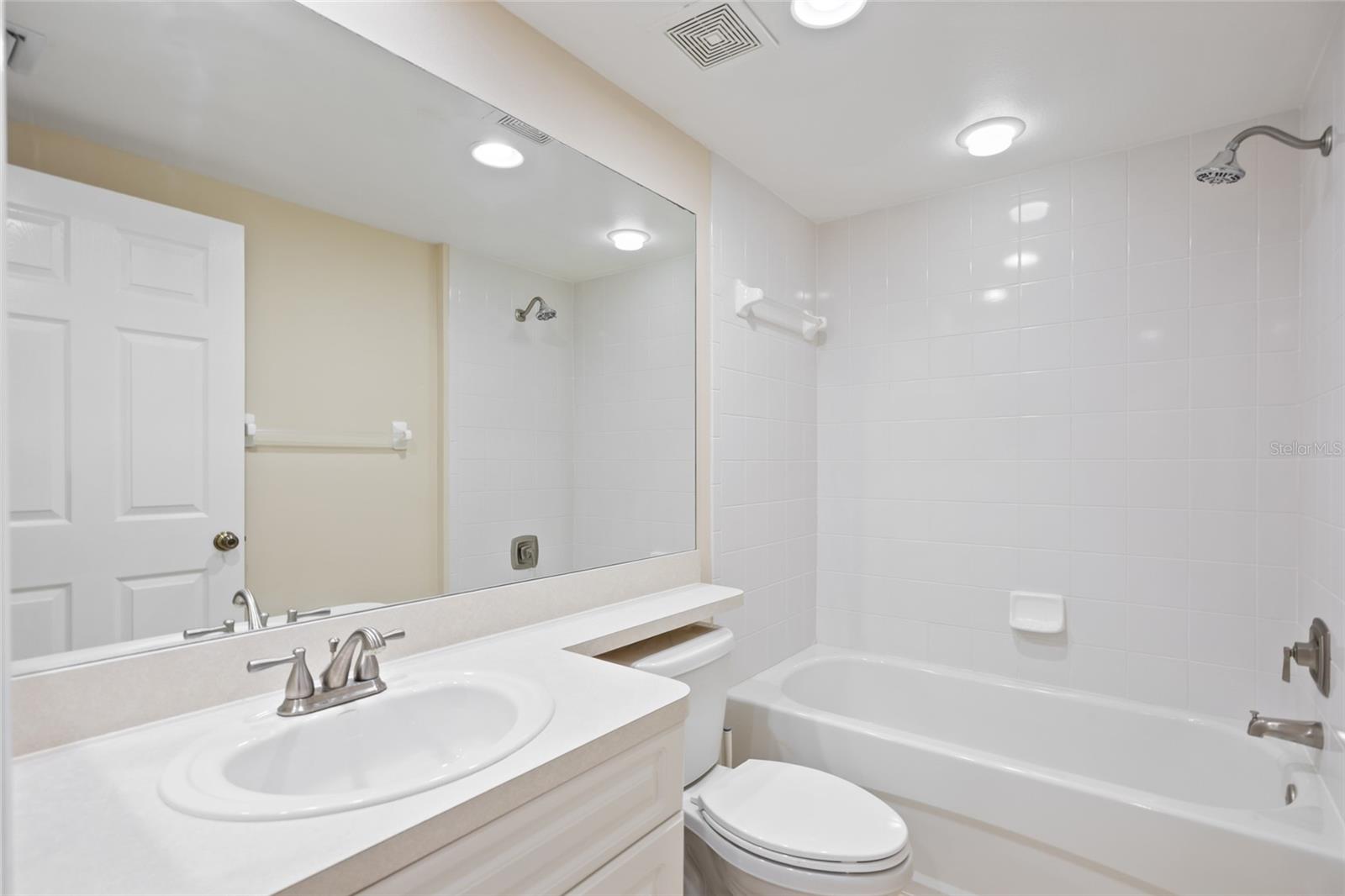 1200 COUNTRY CLUB DR #6305