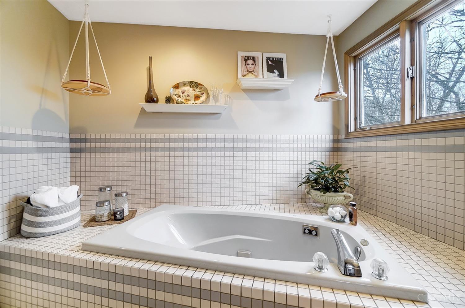 3826 Sunburst Ridge Lane