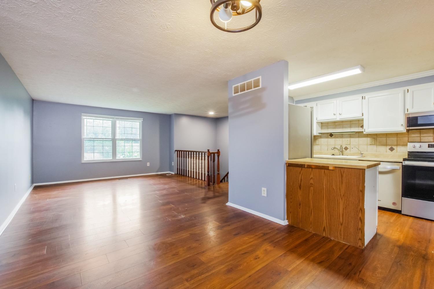 6955 Fallen Oaks Drive