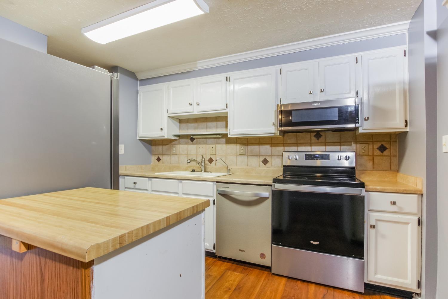 6955 Fallen Oaks Drive