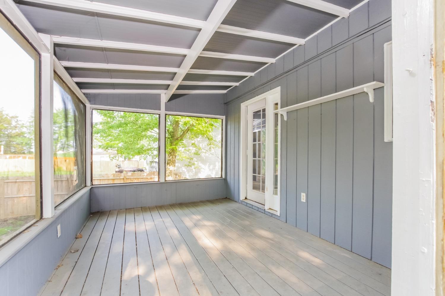 6955 Fallen Oaks Drive