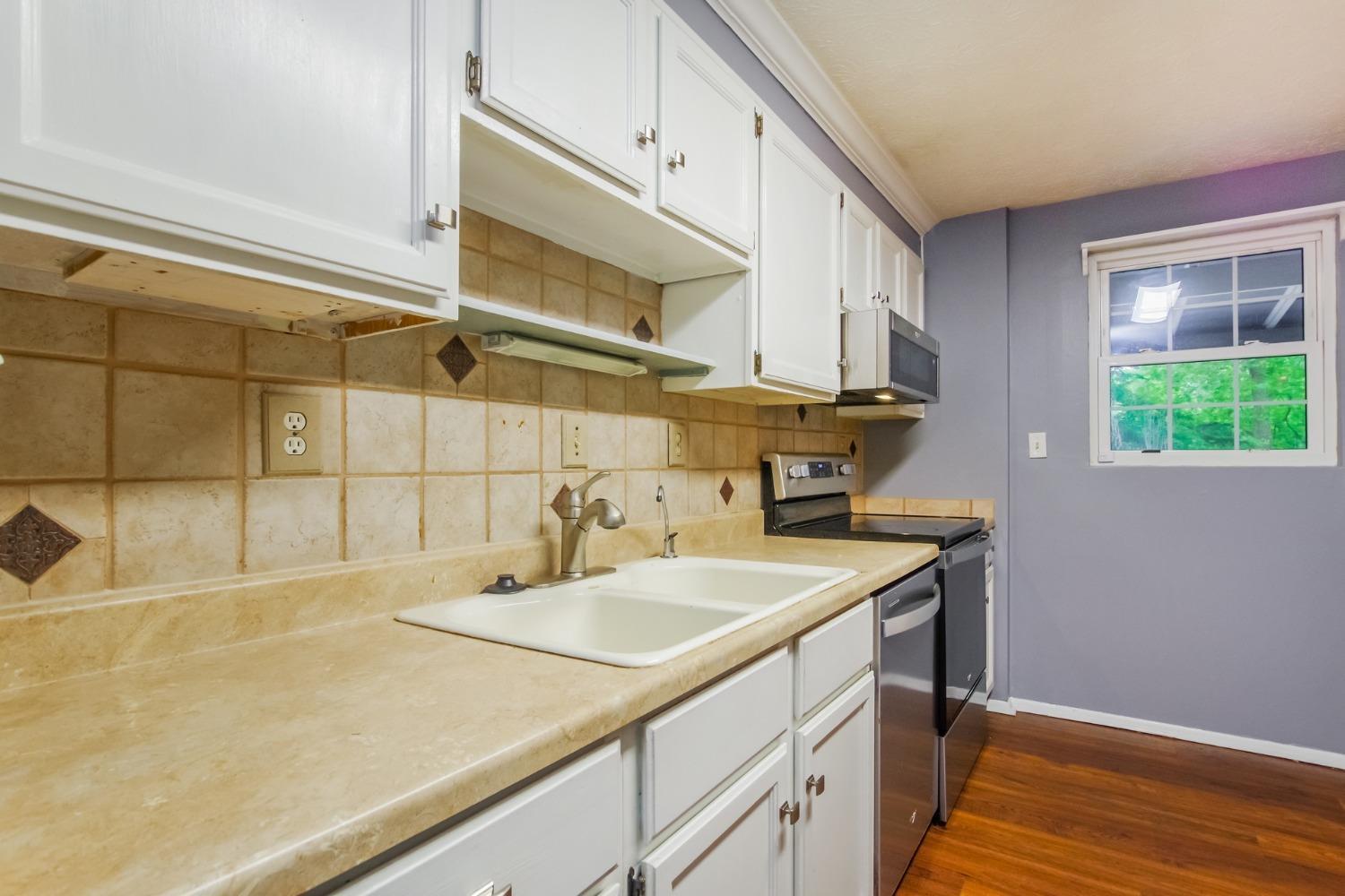 6955 Fallen Oaks Drive