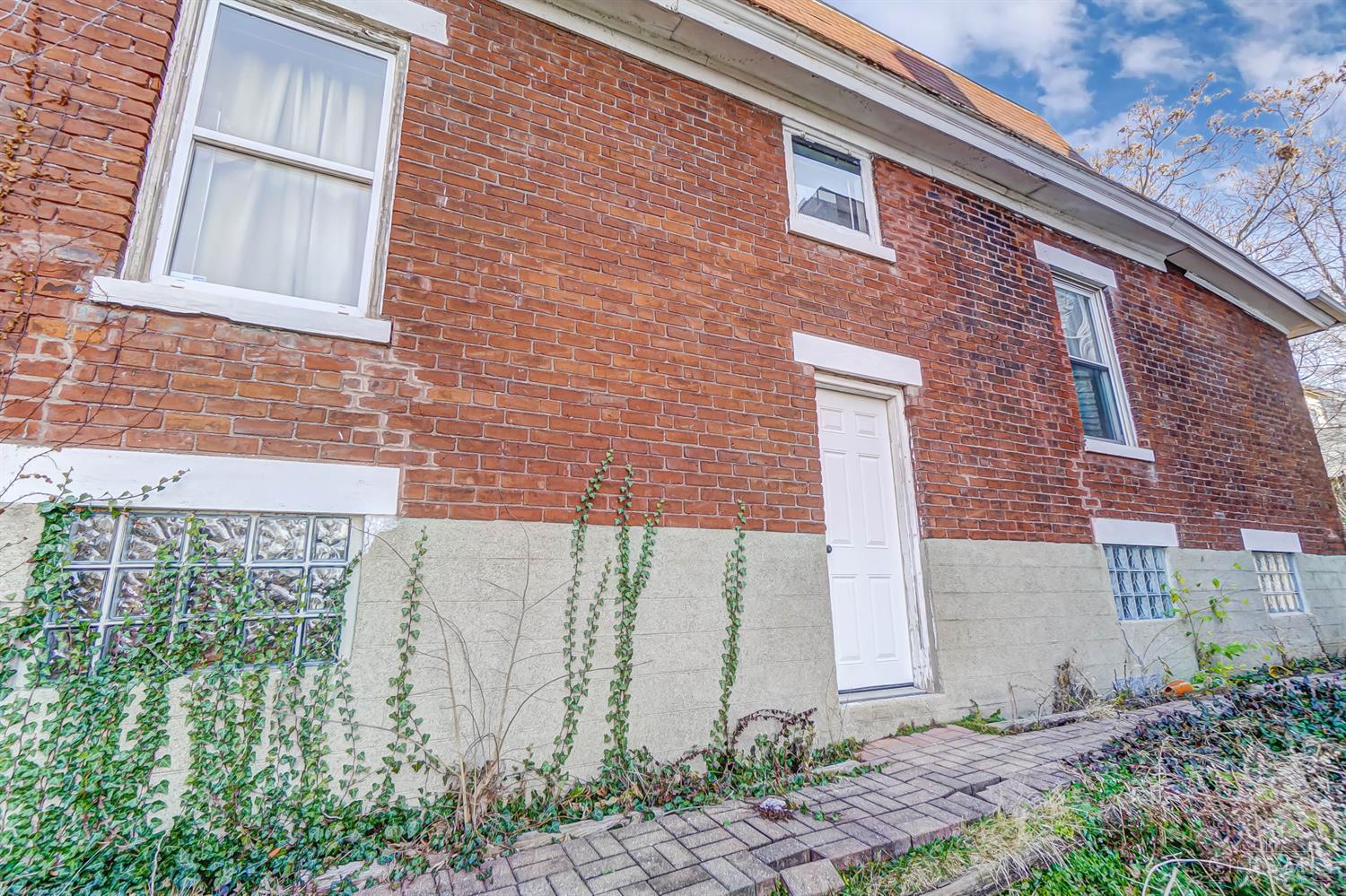 5140 Carthage Avenue