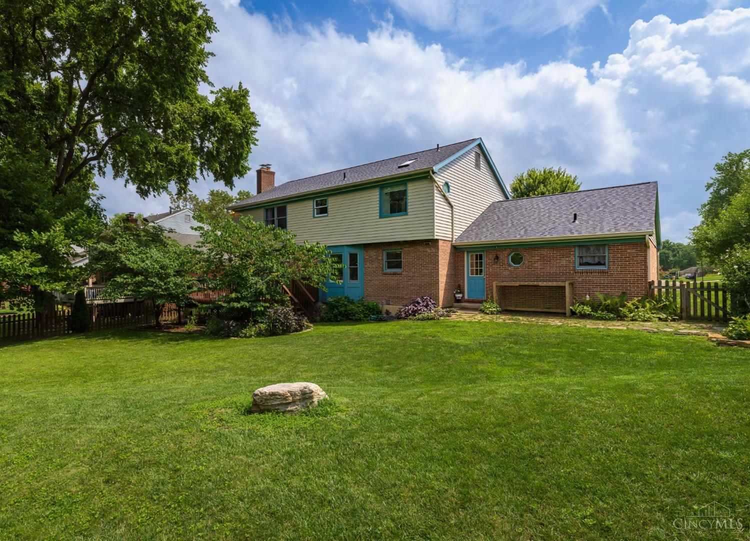 7878 Stoneleigh Lane