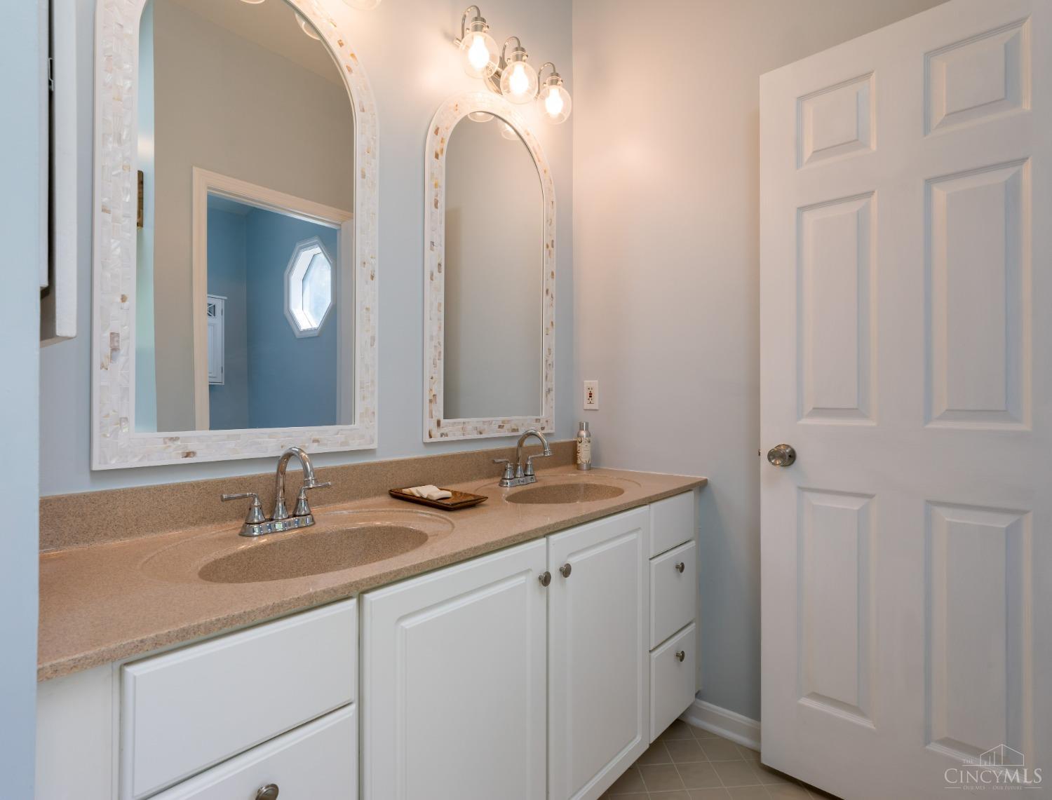 7878 Stoneleigh Lane