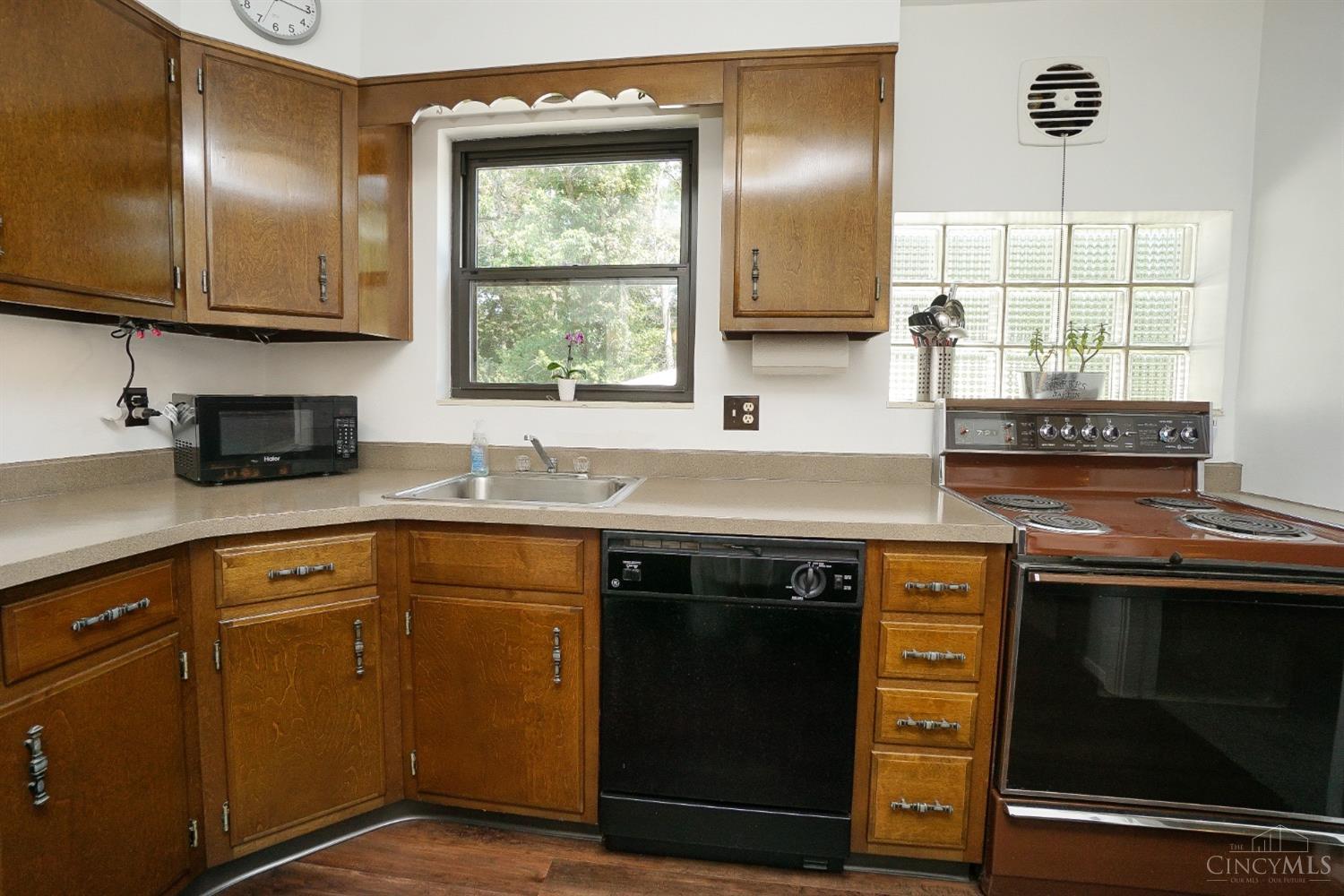 1783 Tuxworth Avenue