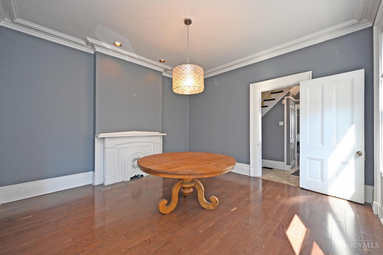 516 E Twelfth Street