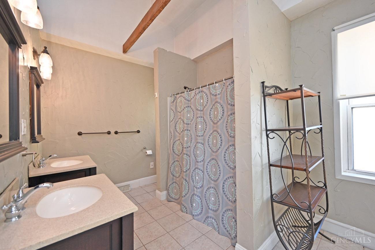 516 E Twelfth Street