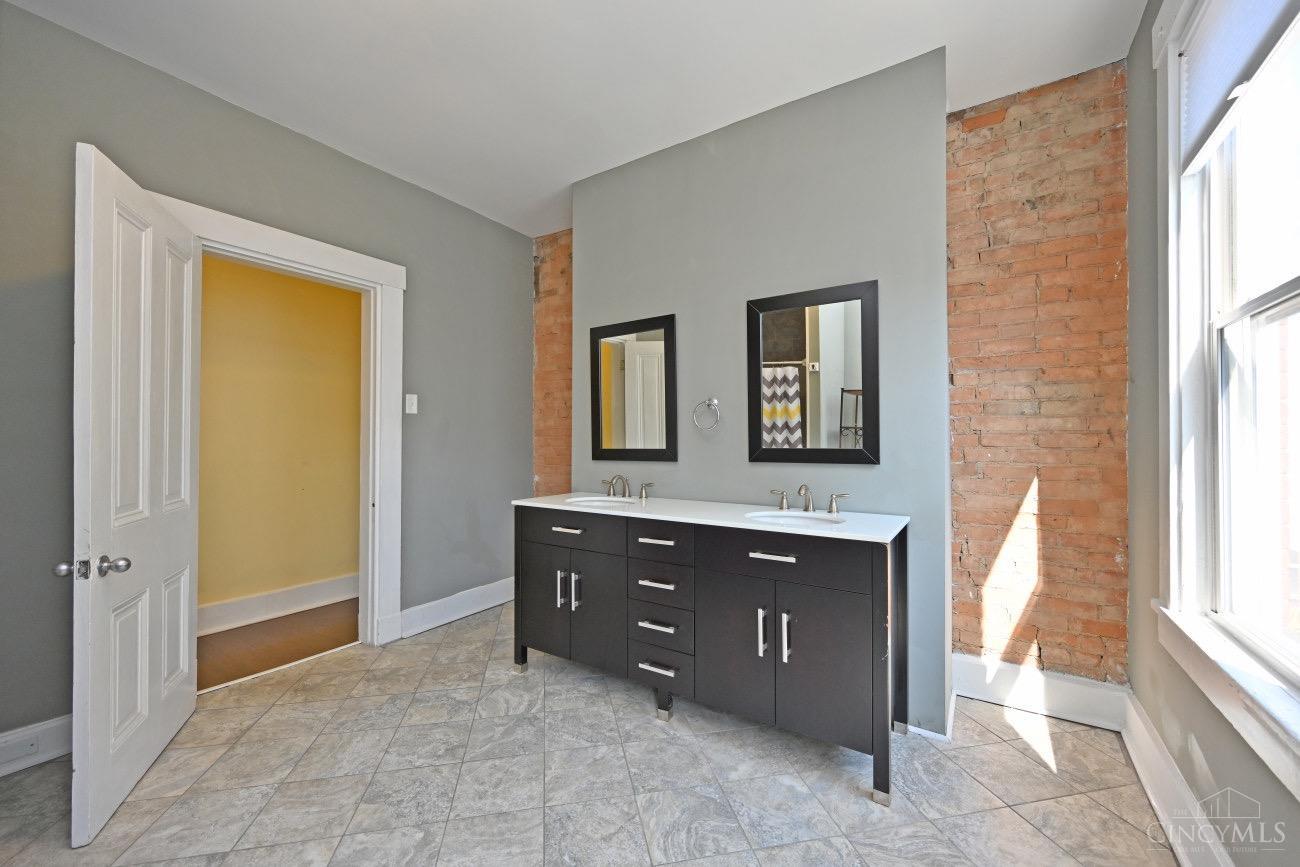 516 E Twelfth Street