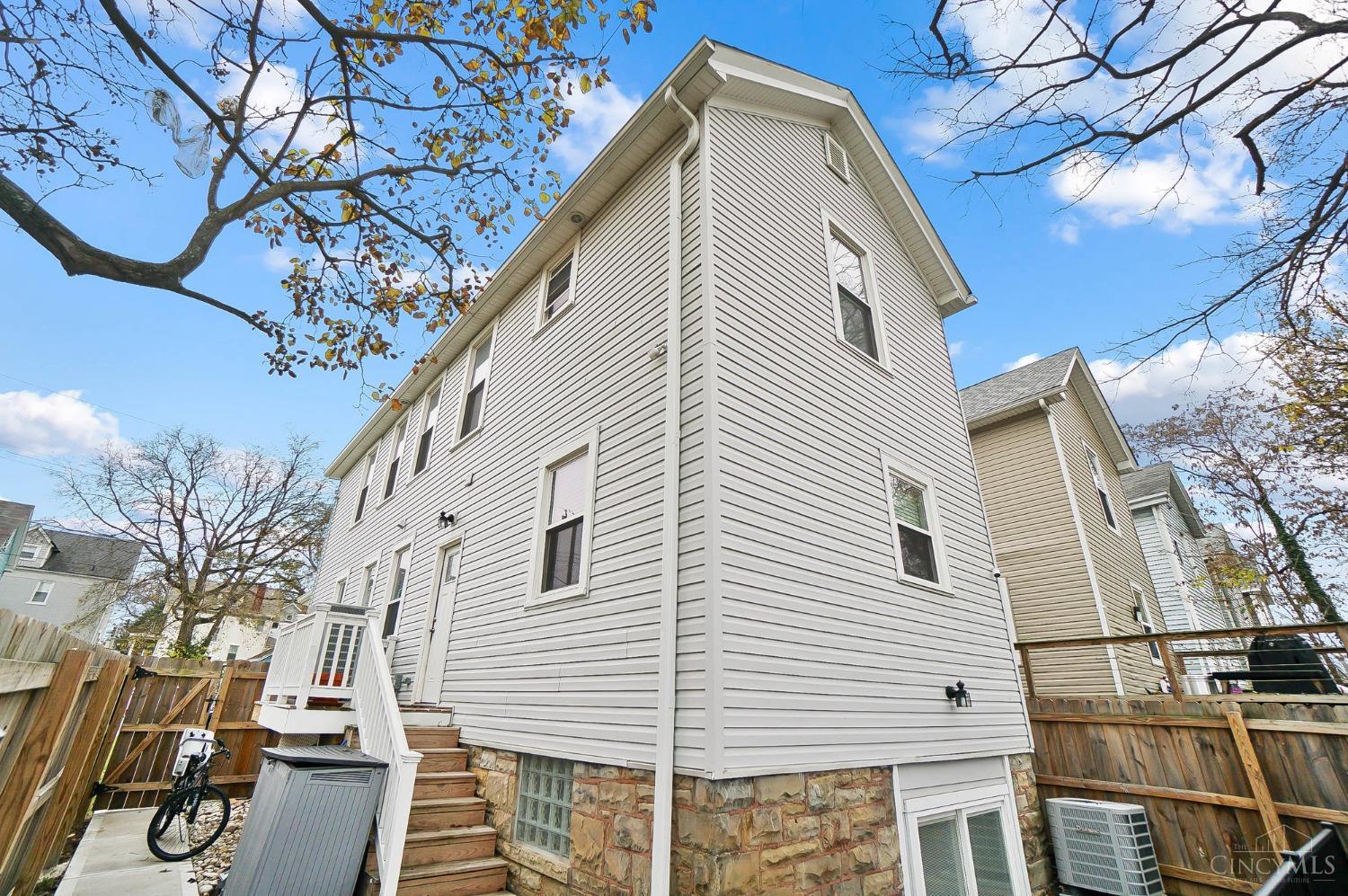 1656 Jonathan Avenue