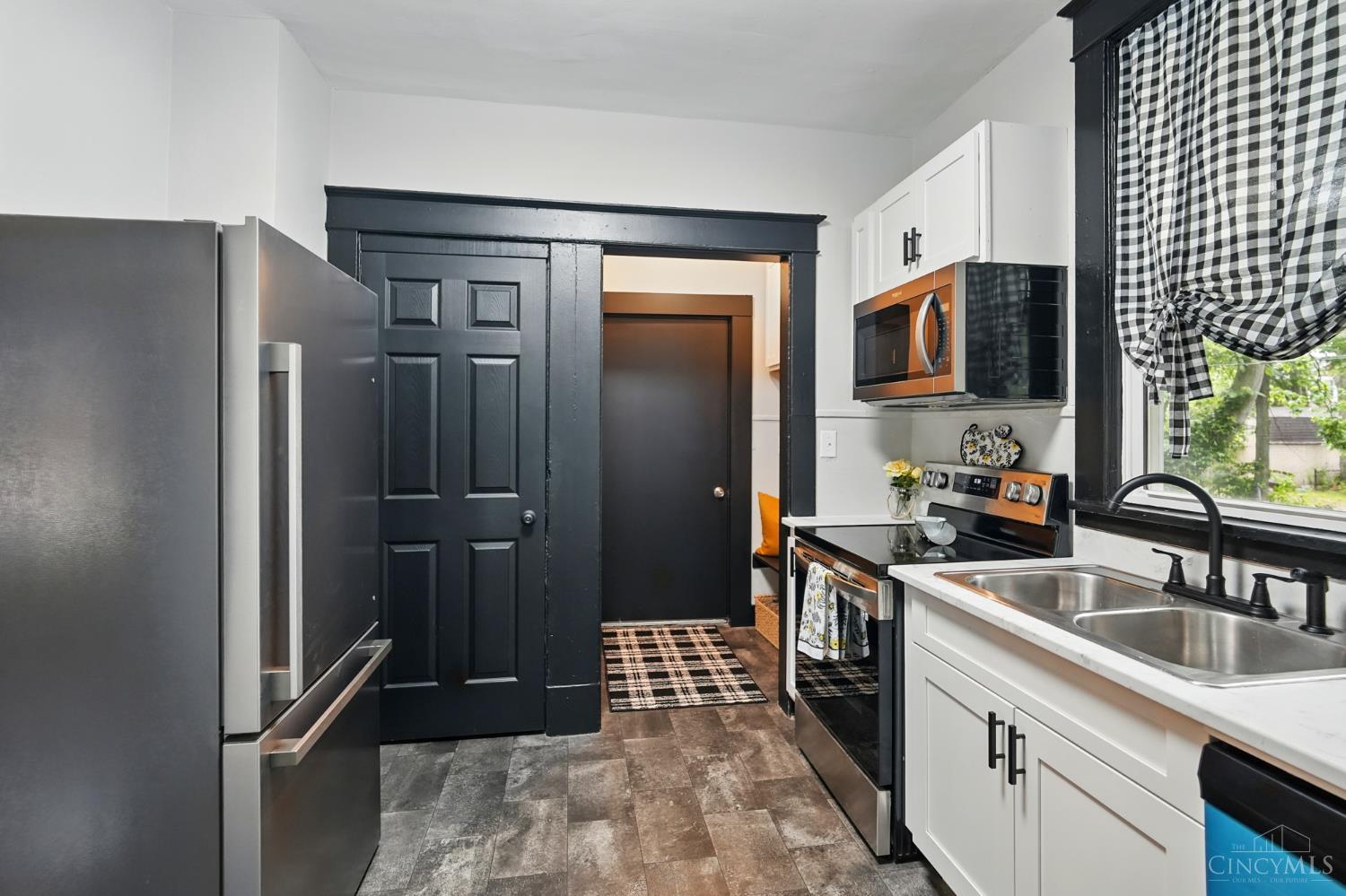 707 Fifteenth Avenue