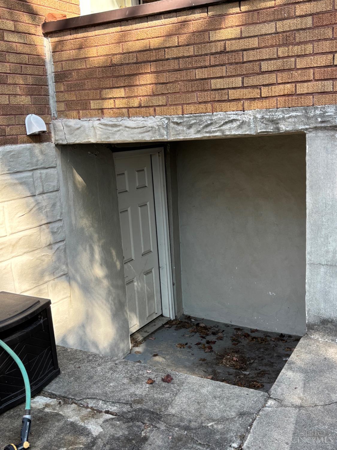 3832 Meyerfeld Avenue