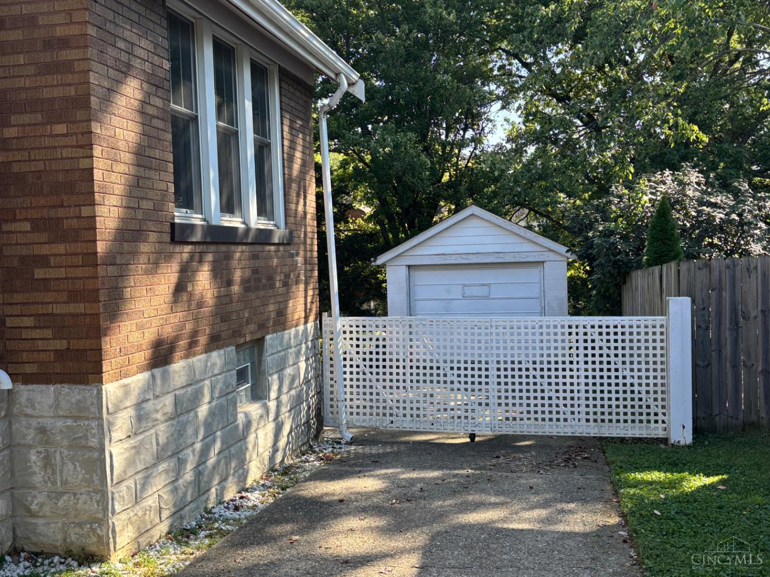 3832 Meyerfeld Avenue