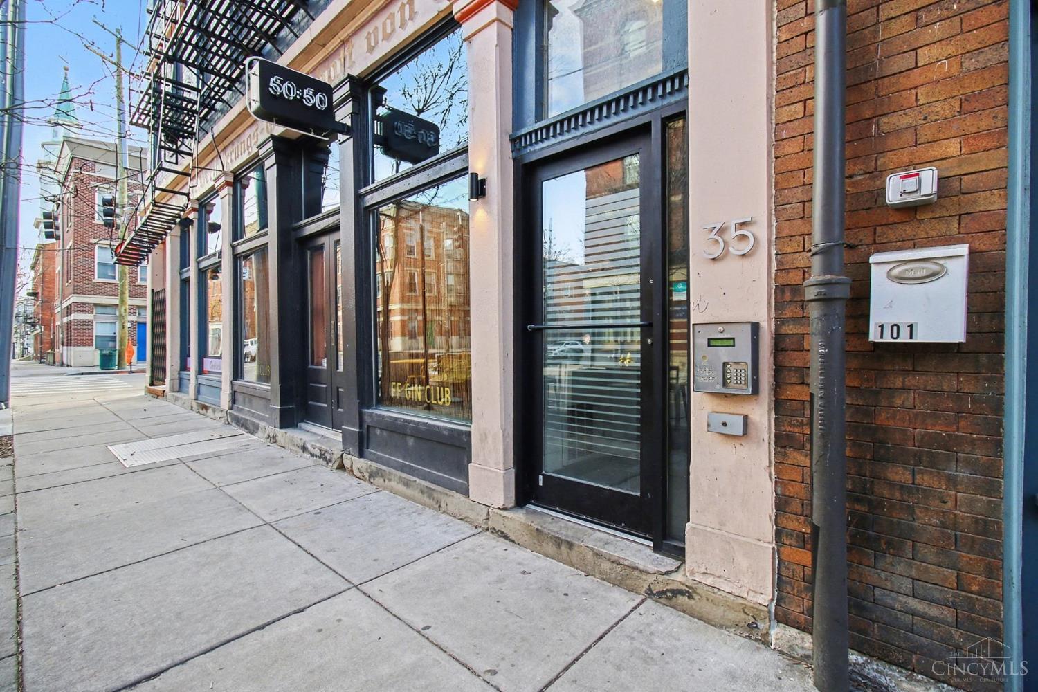 35 E 13th Street 202