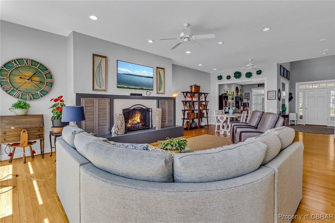 84 West Bay Dr