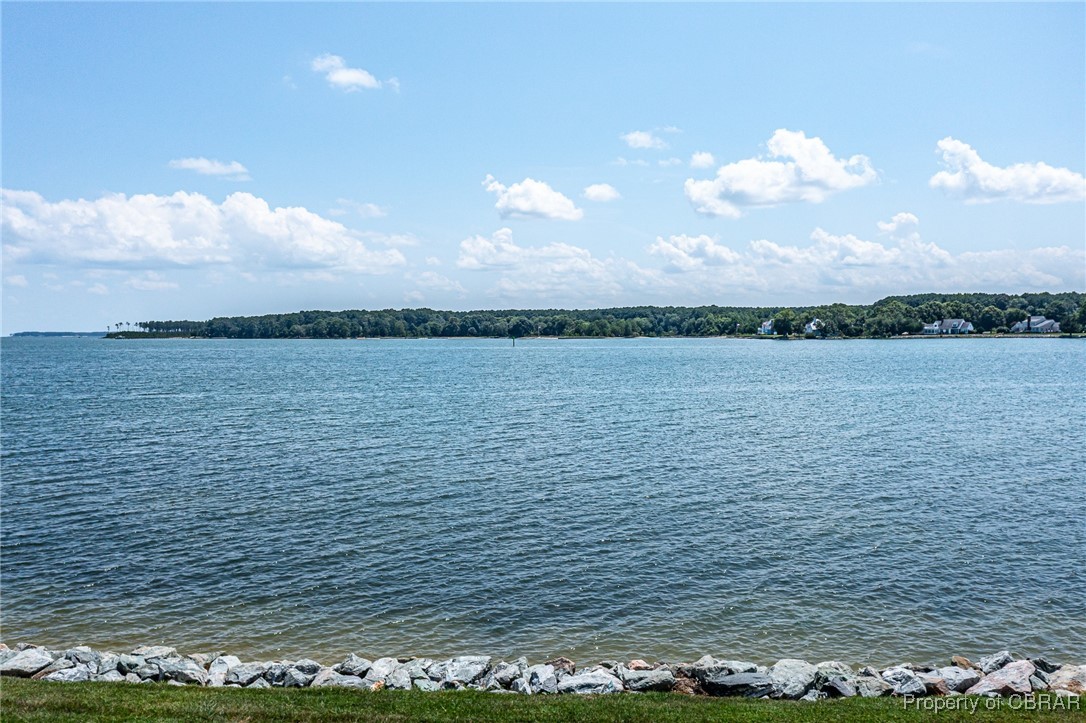 84 West Bay Dr