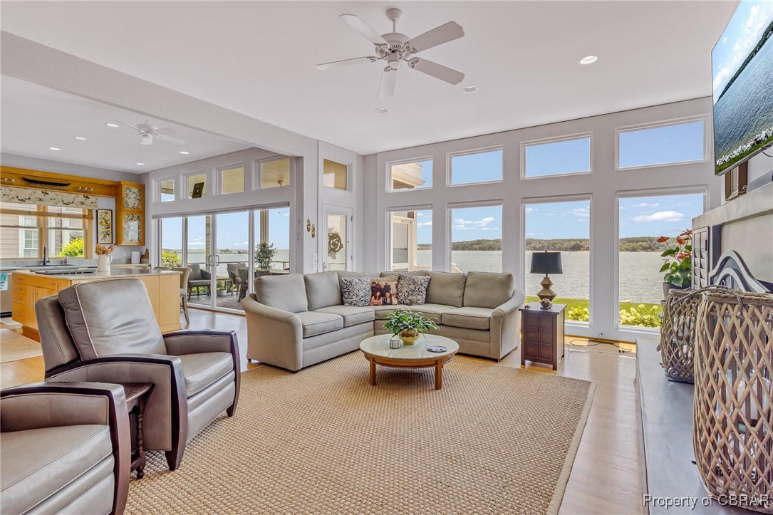 84 West Bay Dr