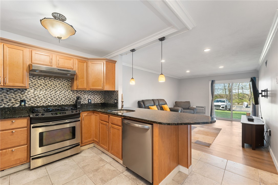 752 Quaker Lane B108