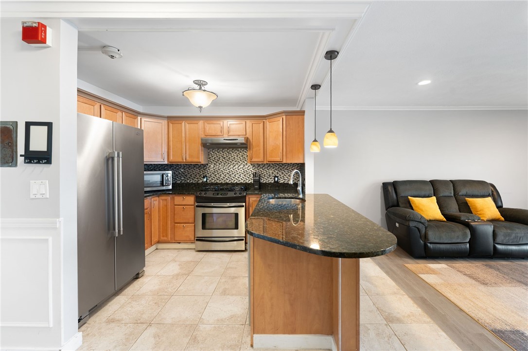 752 Quaker Lane B108