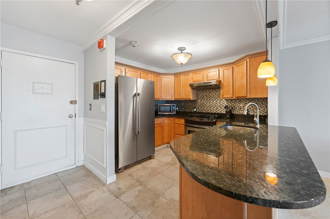 752 Quaker Lane B108