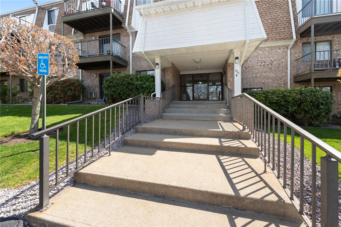 752 Quaker Lane B108