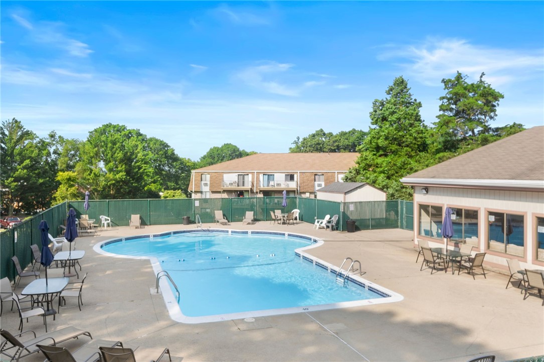 752 Quaker Lane B108