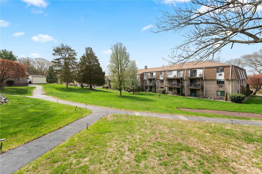 752 Quaker Lane B108