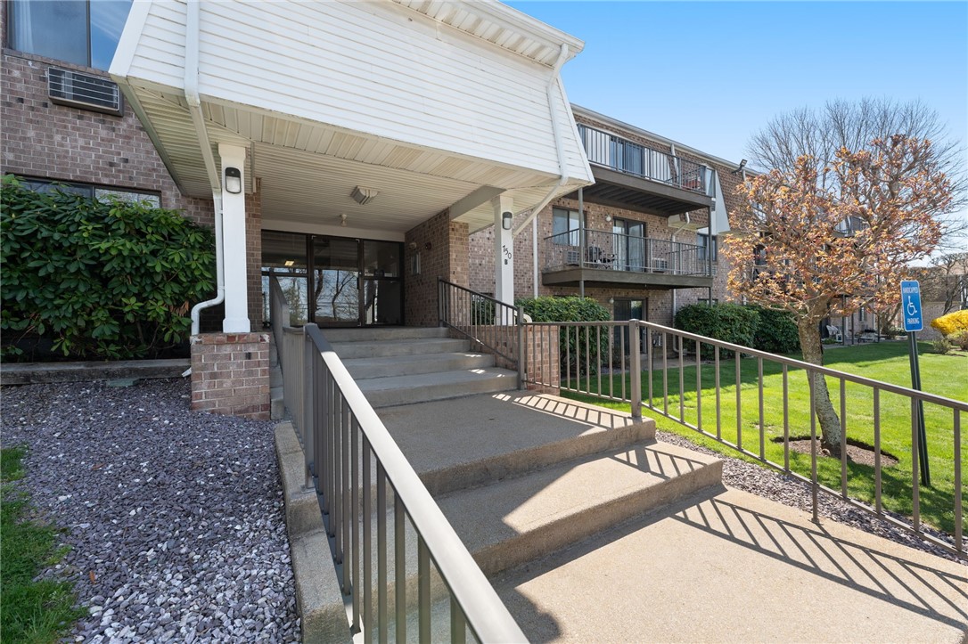 752 Quaker Lane B108
