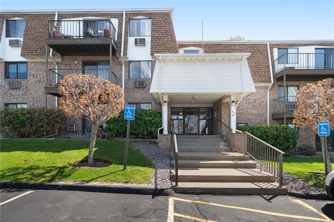 752 Quaker Lane B108