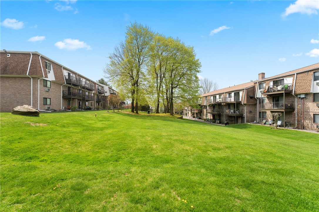 752 Quaker Lane B108