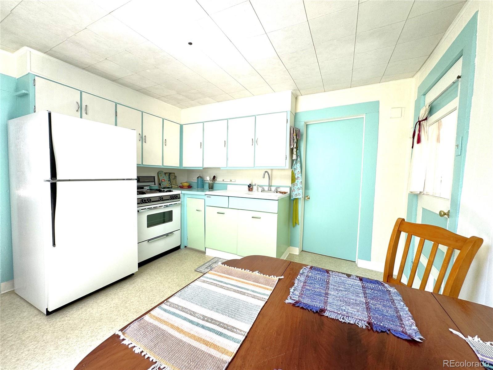 528 W 2nd Street
