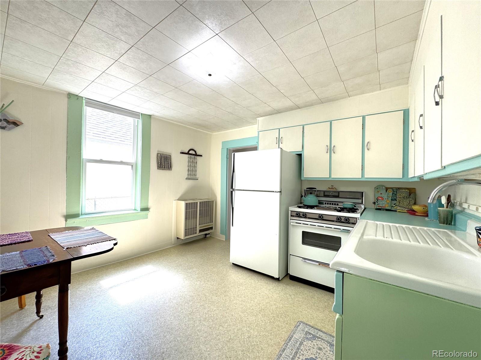 528 W 2nd Street