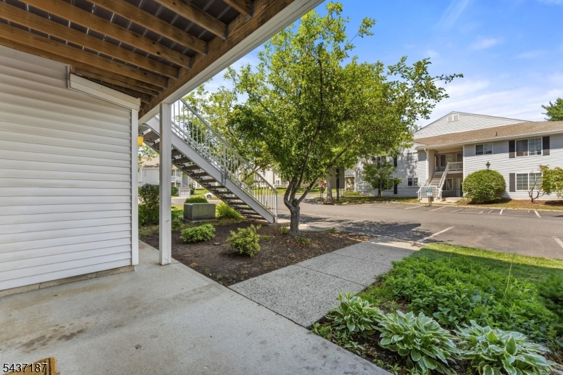 39 Lark Spur Court