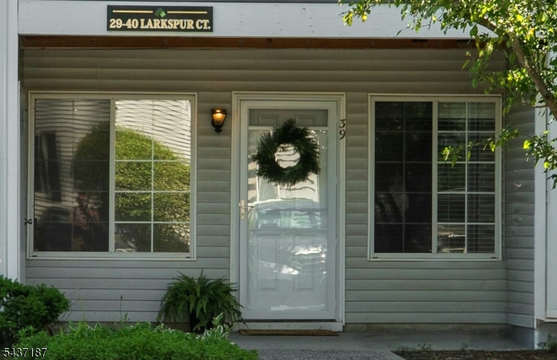 39 Lark Spur Court