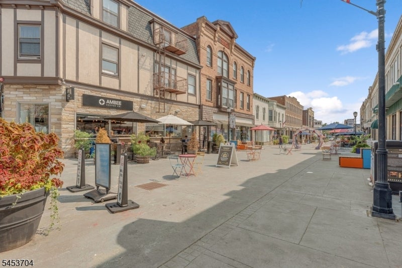 62-64 W Main St 204