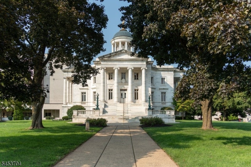 62-64 W Main St 204