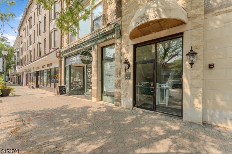 62-64 W Main St 204