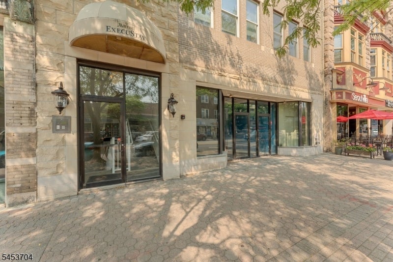 62-64 W Main St 204