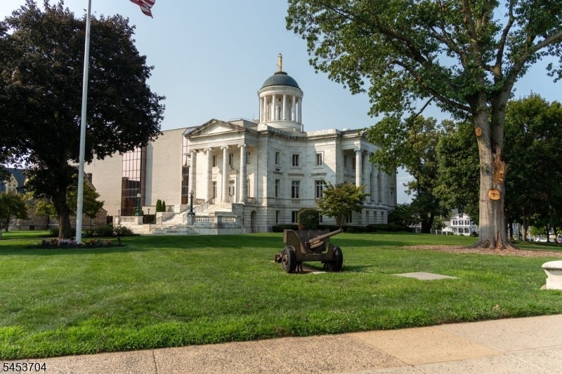 62-64 W Main St 204