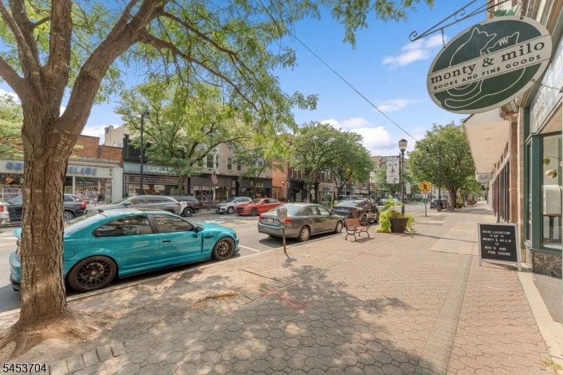 62-64 W Main St 204