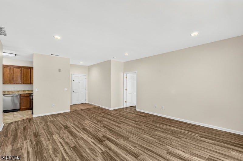 62-64 W Main St 204