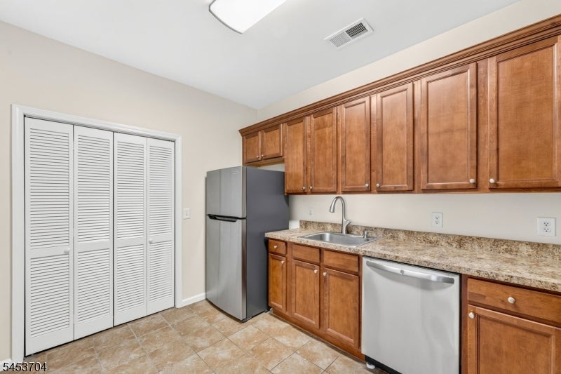 62-64 W Main St 204