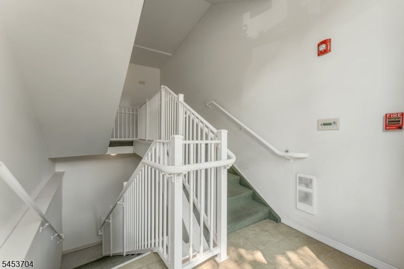 62-64 W Main St 204