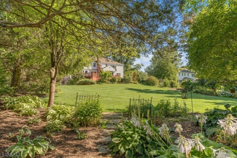 6 Heather Hill Way