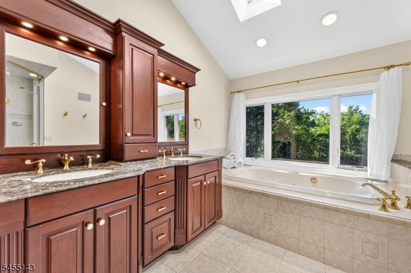 6 Heather Hill Way