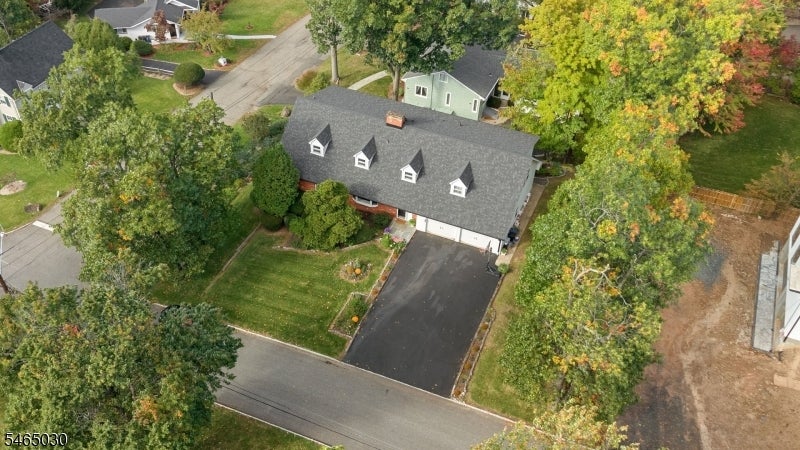 39 Lessing Rd