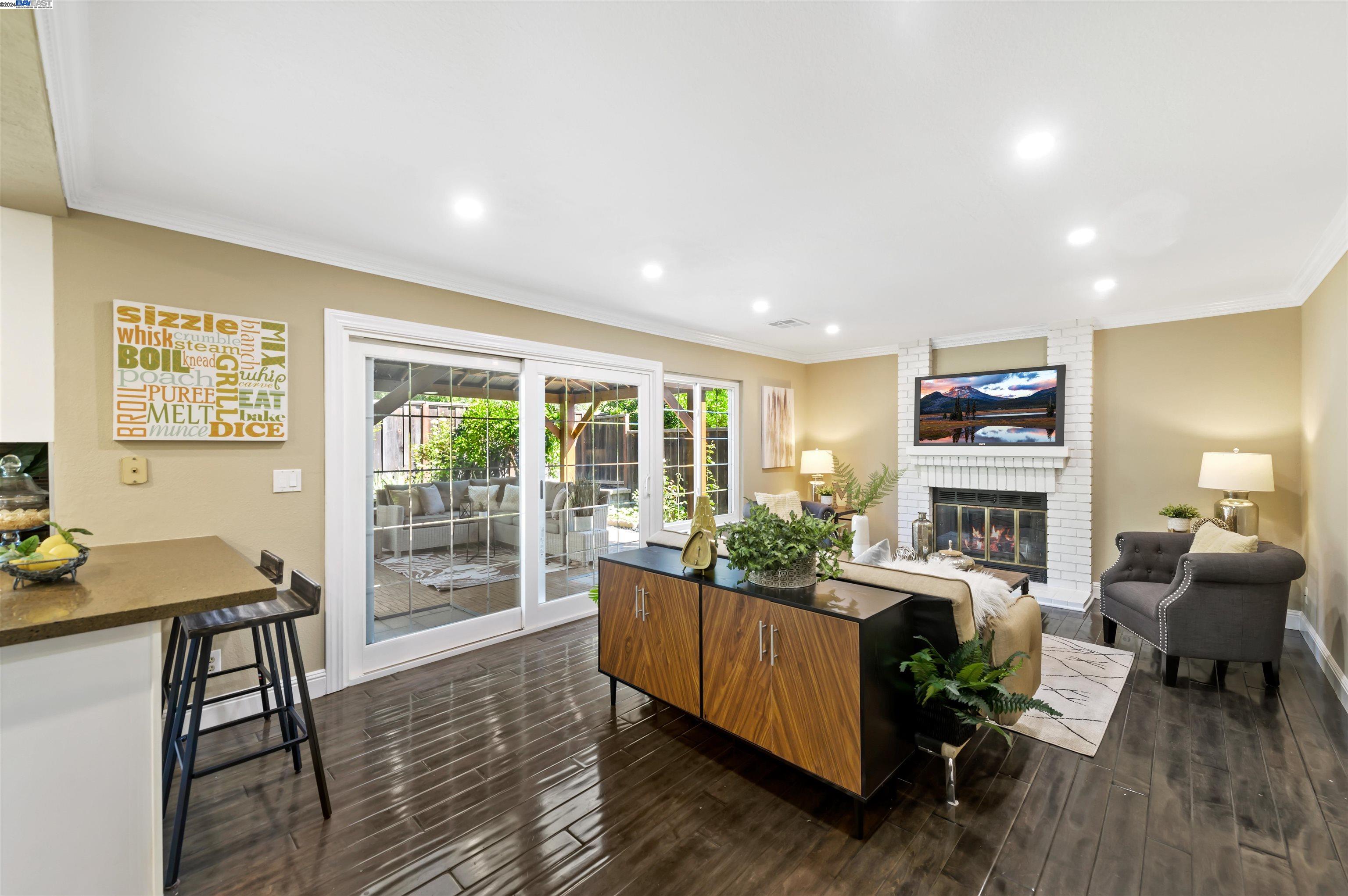 6738 Paseo Catalina